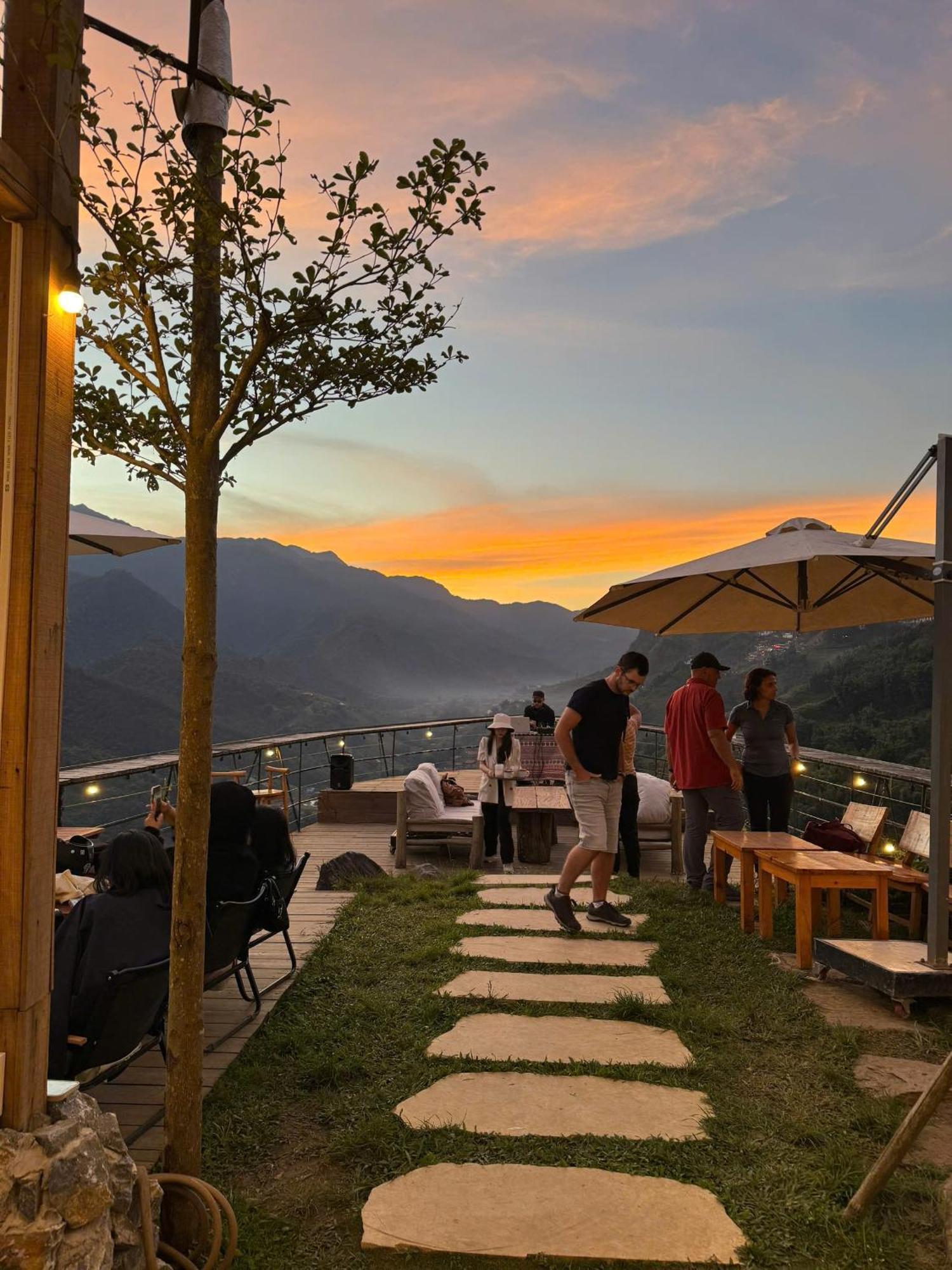 Phansi - Glamping, View Point 360, Bar & Bbq 萨帕 外观 照片
